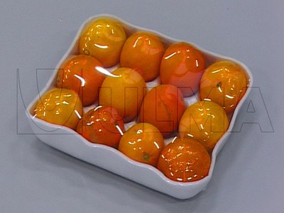 Empacado de naranjas en charola en flow pack en film retráctil