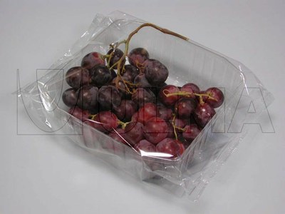 Empacado de charolas de uva en flow pack