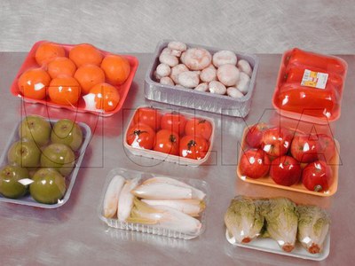 Empacado de productos hortofrutícolas (endibias, zanahorias, cogollos, etc.) en charola en film extensible