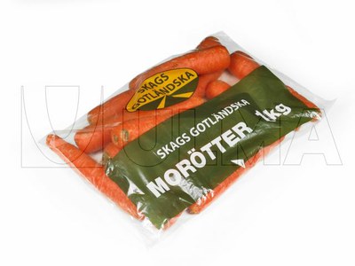 Empacado de zanahorias en paquete almohadilla y film polietileno.