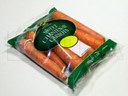 Empacado de zanahorias enteras en dosis de 500gr.