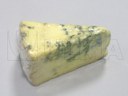 Empacado de cuñas de queso azul en flow pack