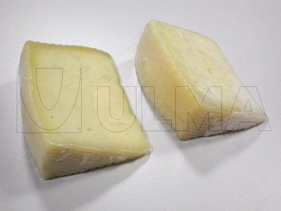 Empacado de queso en flow pack en film retráctil