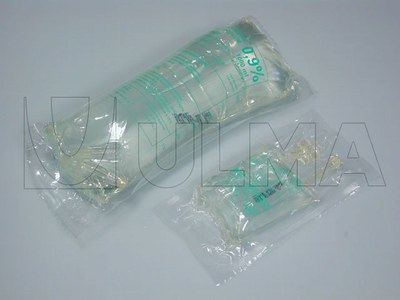 Empacado de bolsas de suero en termoformado al vacío en film flexible